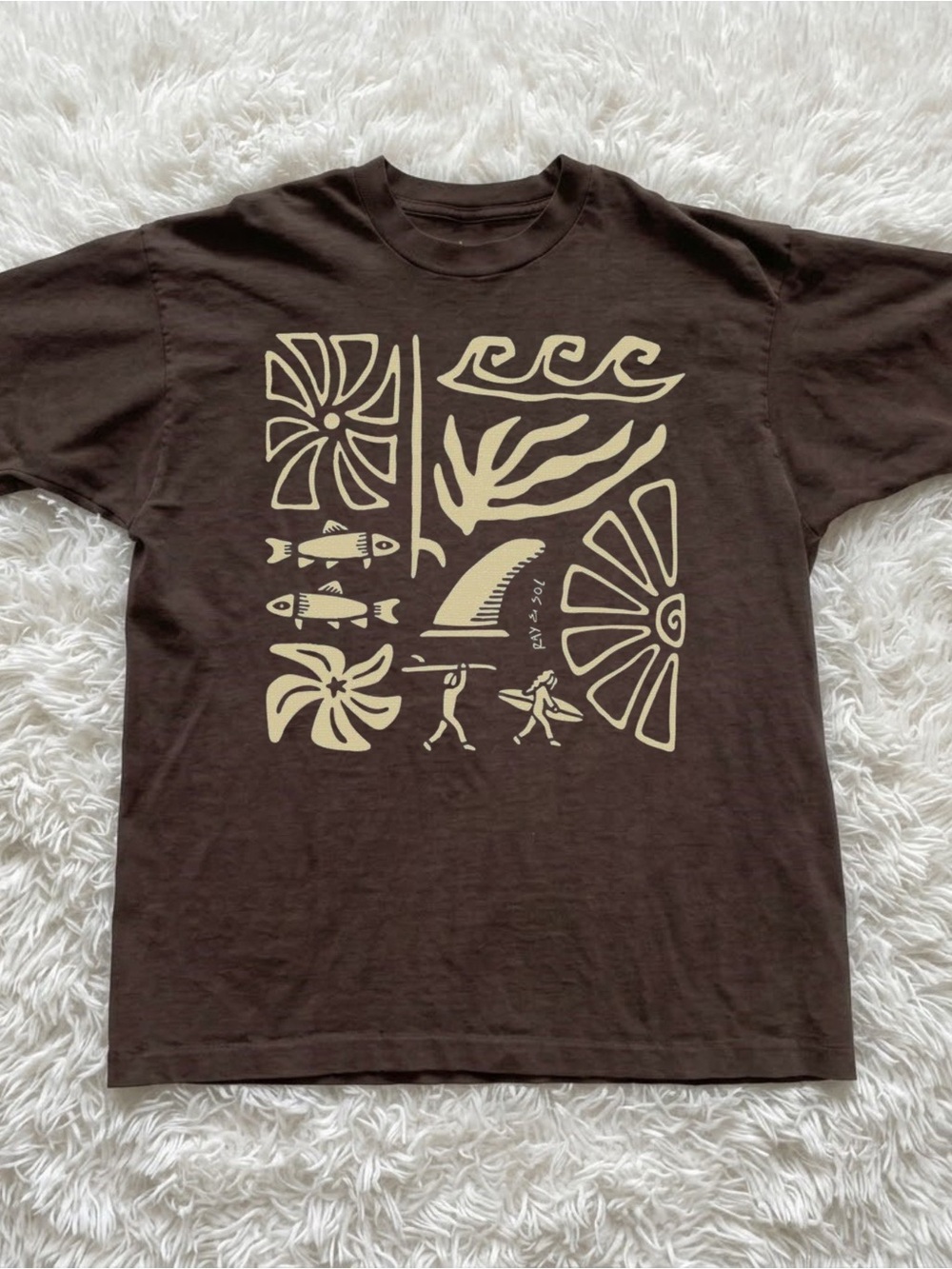 Gildan Brown Graphic Surf T-Shirt with Beige Print